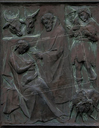 The Adoration of the Shepherds: a panel of one of the entrance doors to Siena's Duomo - H. Manerini (1958)