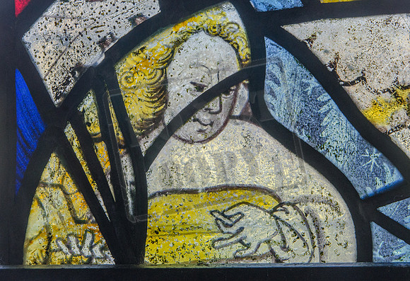 Mediaeval glass fragment in the church of St Katharine, Wormington, Gloucestershire - a puzzle as to what is represented