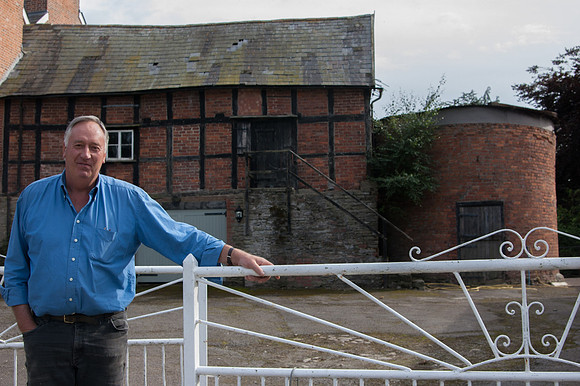 Mr Morris, Milton Farm, Pembridge